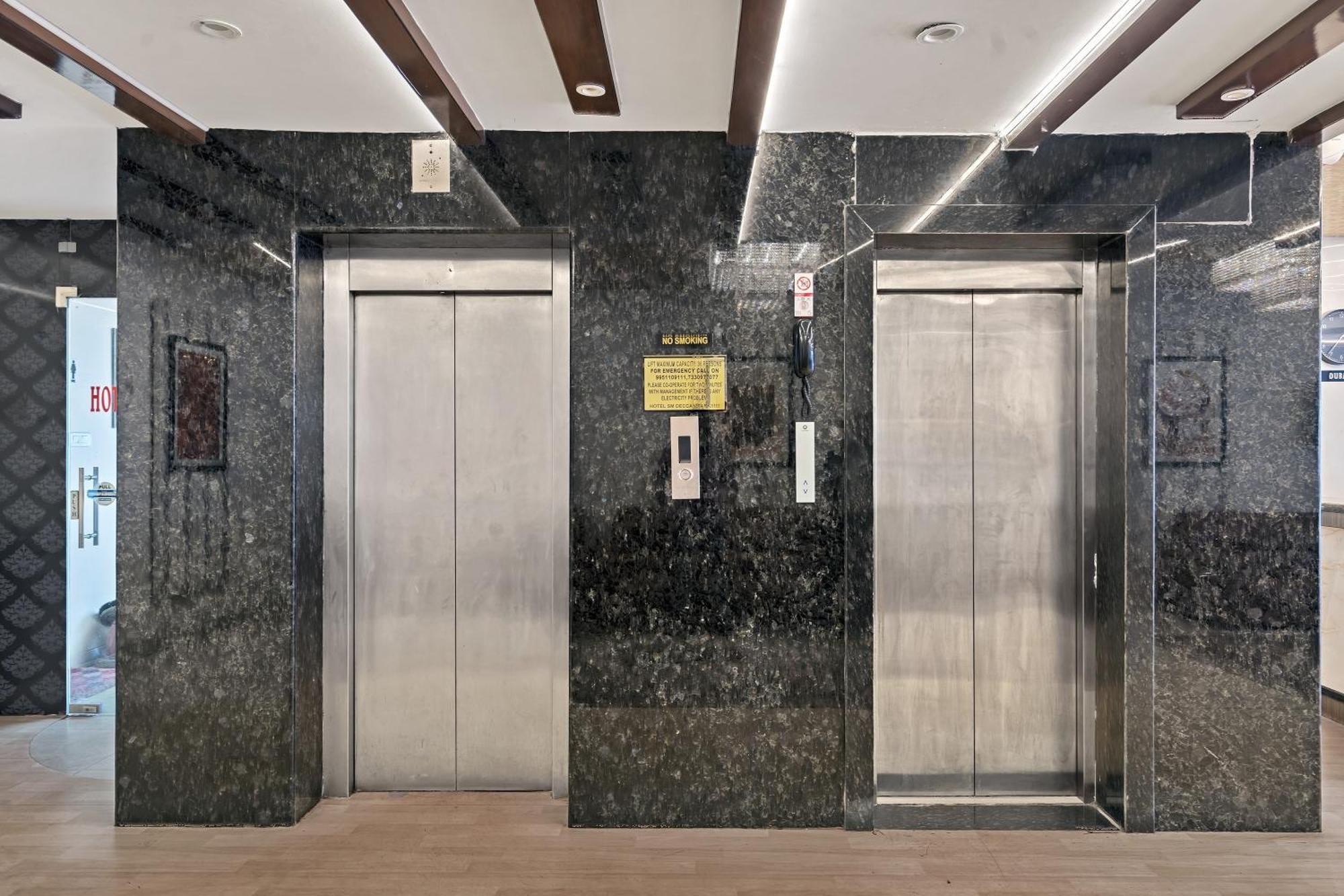 Hotel Sm Deccan Park シャムシャバード エクステリア 写真